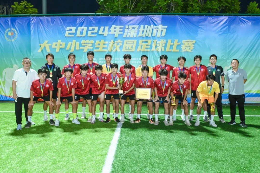 足球联赛冠军争夺激烈,赛况精彩纷呈,战绩斐然 足球联赛冠军争夺激烈,赛况精彩纷呈,战绩斐然