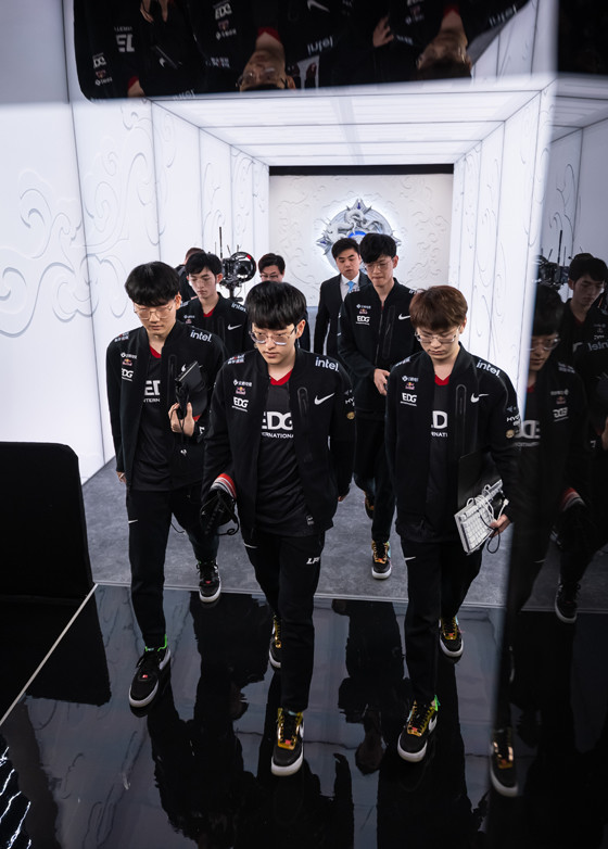 KT力克DFM,Scout单局斩获MVP顶尖较量入围赛,让粉丝疯狂欢呼 KT力克DFM,Scout单局斩获MVP顶尖较量入围赛,让粉丝疯狂欢呼