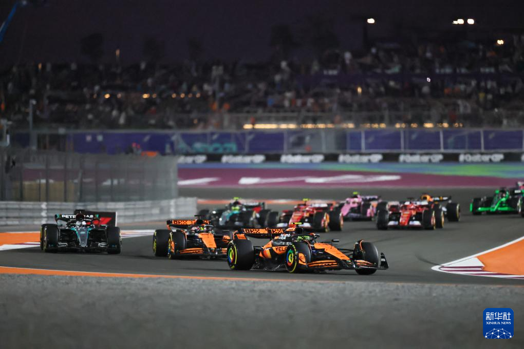 索伯车队险胜威廉姆斯,拉塞尔点燃赛场 索伯车队险胜威廉姆斯,拉塞尔点燃赛场