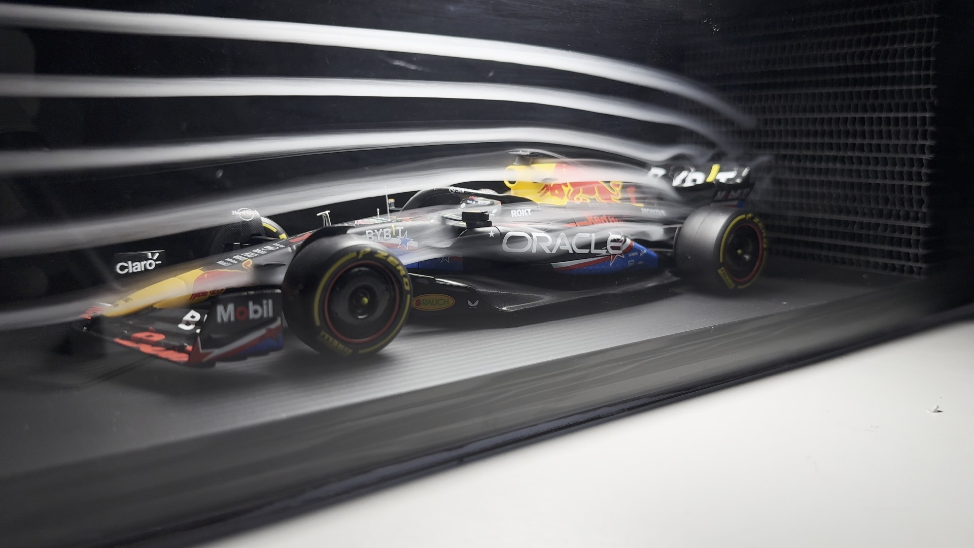 包含威廉姆斯鏖战红牛二队，拉塞尔高光表现的词条