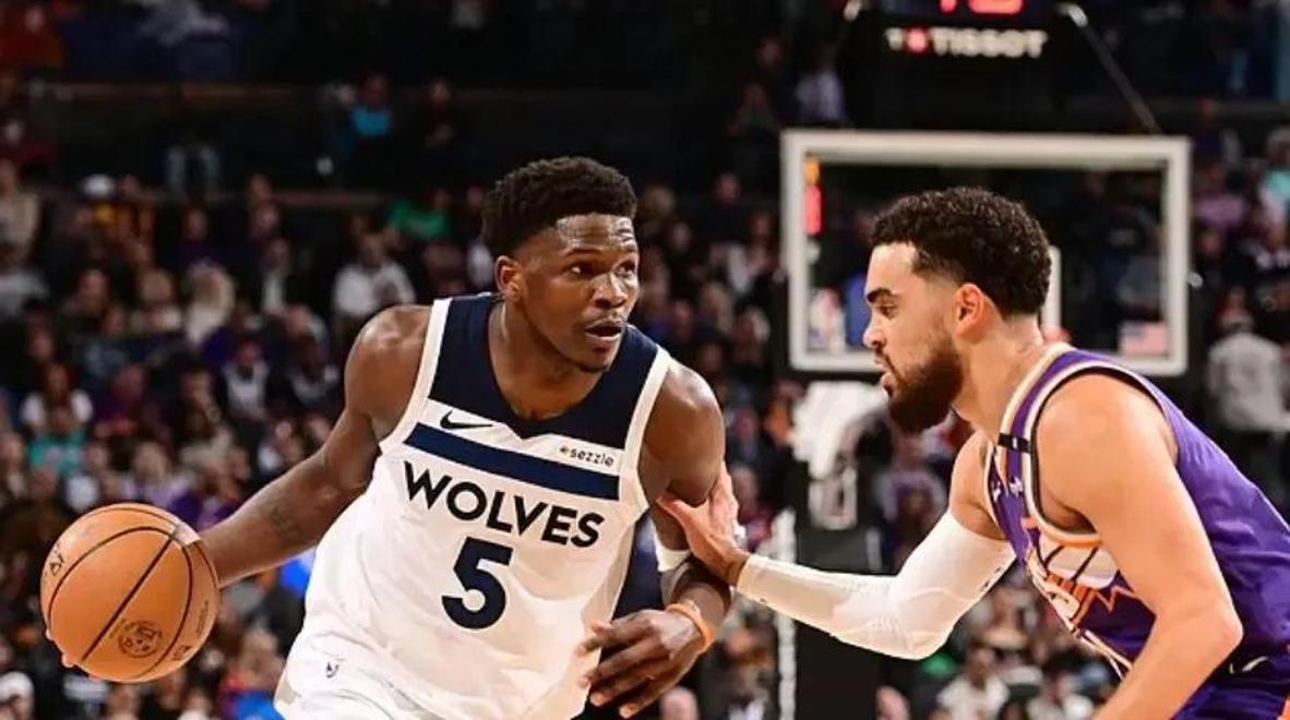 马刺险胜独行侠，福克斯扛起全队