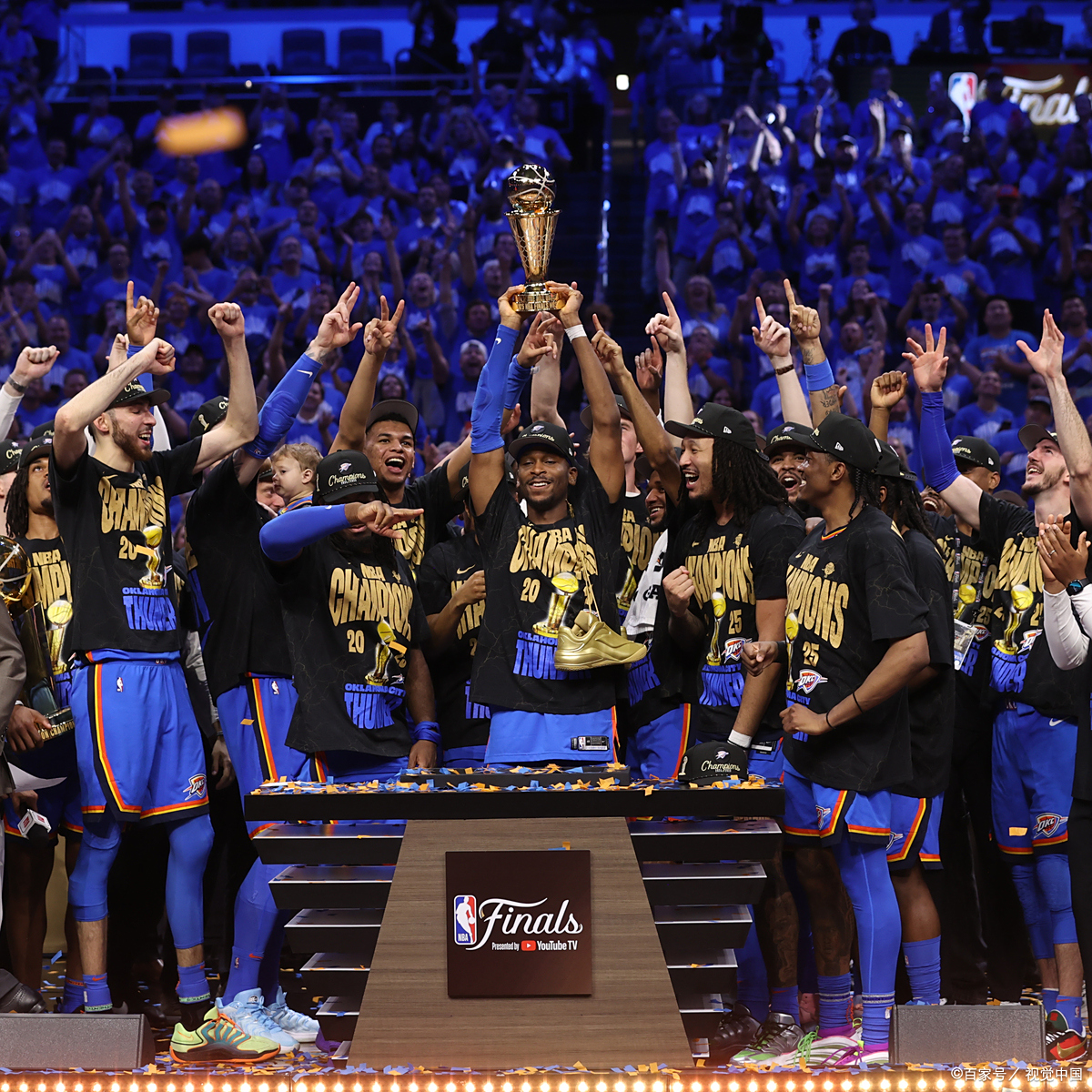 热火完胜新疆队，库里带队取胜