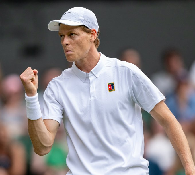 雷诺车队险胜阿斯顿马丁，阿隆索状态火热