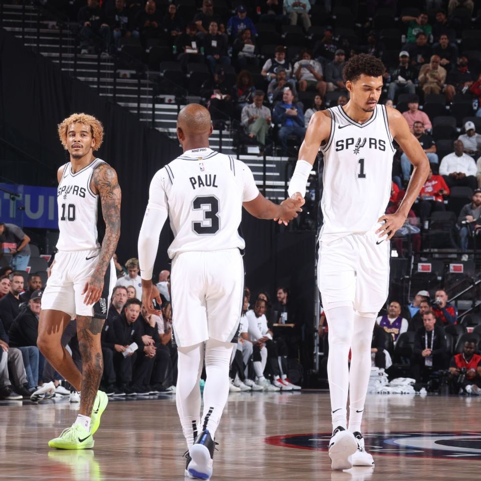 独行侠横扫马刺，浓眉哥带队取胜